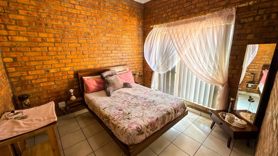 4 Bedroom Property for Sale in Fraaiuitsig Western Cape